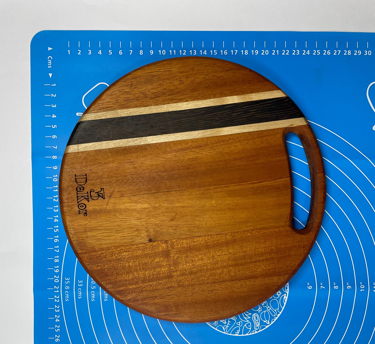 Circular Chopping Board with Holding Slot
