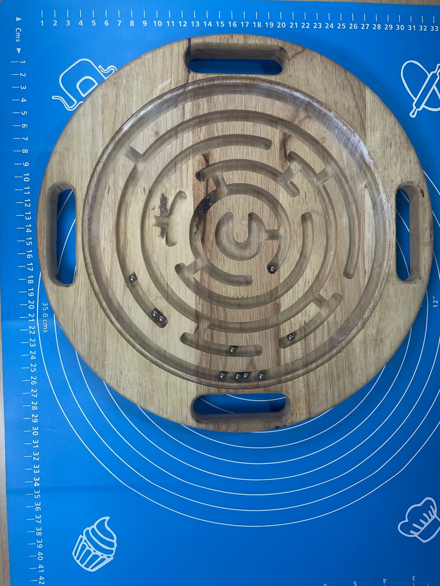 Metal Ball To The Center of Maze Game